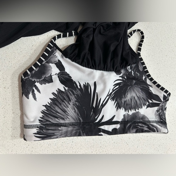 Lululemon: Women’s Tank Top- Size 6 - Picture 6 of 10